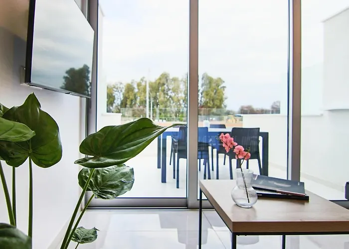 Phaedrus Living - Seaside Luxury Flat Harbour 105 *