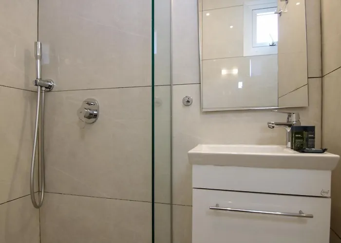 Phaedrus Living - Seaside Luxury Flat Harbour 105 Πάφος